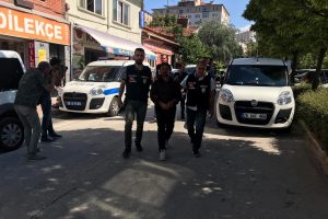 Cesedi valizin i&ccedil;inde bulunmuştu... Kan donduran cinayetin ş&uuml;phelileri adliyede