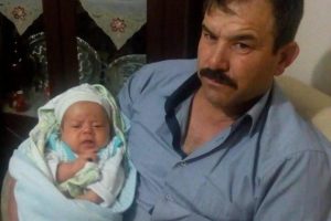 Uyuduğu otomobilde yangın &ccedil;ıkan k&uuml;&ccedil;&uuml;k Melih, hayatını kaybetti