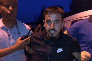 Bı&ccedil;ak &ccedil;ektiği kasiyeri gasp etmeye &ccedil;alışan zanlı yakalandı