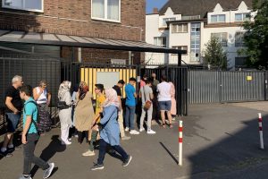 'Bor&ccedil;lanarak emeklilik' i&ccedil;in konsolosluklara akın ettiler