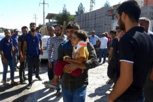 Makas atan otomobilden korkun&ccedil; kaza: Baba &ouml;ld&uuml;, oğlu yaralı