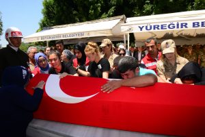 Şehit S&ouml;zleşmeli Er Metin Yıldız, son yolculuğuna uğurlandı