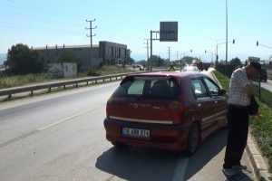 Bursa'da frenleri tutmayınca karşı şeride ge&ccedil;ti