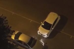 Tartıştığı kişinin aracına bilerek &ccedil;arptı