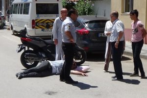 Bursa'da kaza yapan motosiklet s&uuml;r&uuml;c&uuml;s&uuml;ne yastıklı m&uuml;dahale