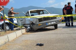 Trafik kazasında anne &ouml;ld&uuml;, bebeği ağır yaralandı
