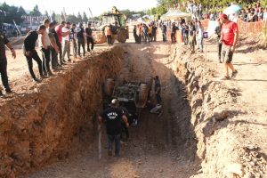 Off-Road yarışlarında G&uuml;rc&uuml; s&uuml;r&uuml;c&uuml; takla attı