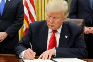Trump kritik koltuğa Ratcliffe'i aday g&ouml;sterdi