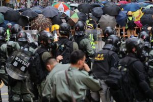 Hong Kong'daki protestolarda 13 kişi g&ouml;zaltına alındı