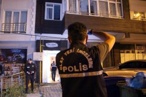 Meslekten ihra&ccedil; edilen polis kendini astı!