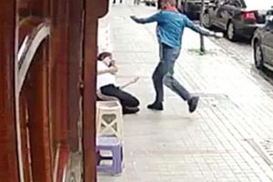 O anları anlattı: "&Ouml;ld&uuml;resiye darbeleri g&ouml;r&uuml;nce ne yapacağımı bilemedim"