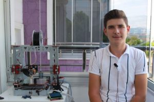 Lise son sınıf &ouml;ğrencisi 2 ay i&ccedil;inde 3D yazıcı yaptı