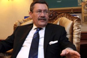 Melih G&ouml;k&ccedil;ek'ten Suriyeli m&uuml;lteci &ouml;nerisi: 35 yaş altındakiler cepheye g&ouml;nderilmeli