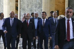 Kemal Kılı&ccedil;daroğlu 'teşekk&uuml;r' turuna &ccedil;ıkıyor