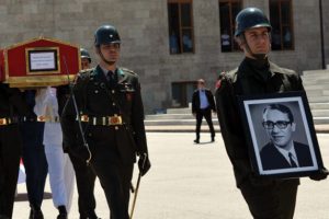 Eski Meclis Başkanı Bozbeyli i&ccedil;in TBMM'de cenaze t&ouml;reni