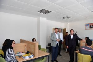 Bursa Osmangazi Belediye Başkanı D&uuml;ndar, Bilgi Evi'ni ziyaret etti