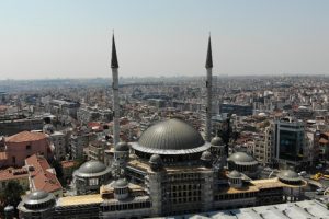 Taksim Camii'nin b&uuml;y&uuml;k bir b&ouml;l&uuml;m&uuml; tamamlandı