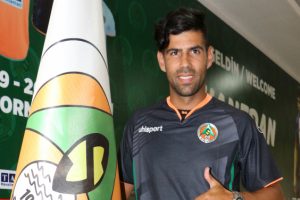 Alanyaspor, Juanfran'ı renklerine bağladı