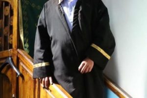 İmam hutbe nedeniyle tartıştığı kişiyi bı&ccedil;akladı