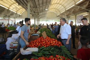 Şanlıurfa'da semt pazarlarında p&uuml;sk&uuml;rtmeli serinlik
