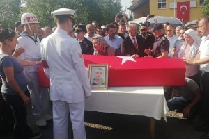 &Ccedil;arşı izninde denizde boğulan asker toprağa verildi