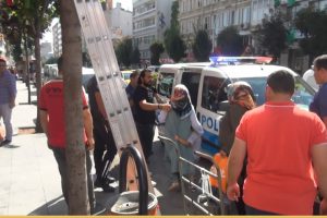 Sokak ortasında 'bu &ccedil;ocuk benim' kavgası