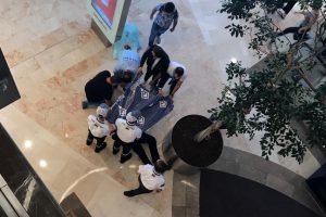 AVM'de 15 metre y&uuml;kseklikten d&uuml;şt&uuml;