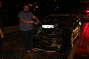 Yeni aldıkları otomobilin sevinci iki saat s&uuml;rd&uuml;