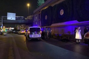 Pendik'te duvardan yola d&uuml;ş&uuml;p hayatını kaybetti