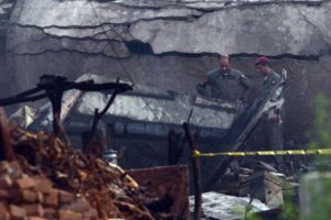 Pakistan'da askeri u&ccedil;ak evlerin &uuml;zerine d&uuml;şt&uuml;