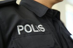 'Dur' ihtarına uymayan Ş&uuml;pheliyi vuran polise 16 bin TL ceza
