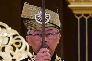 Malezya Kralı Sultan Abdullah kraliyet t&ouml;reniyle tacını giydi