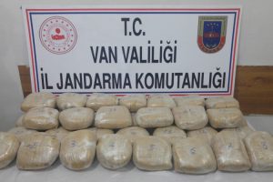 İran sınırında 44 kilo esrar ele ge&ccedil;irildi