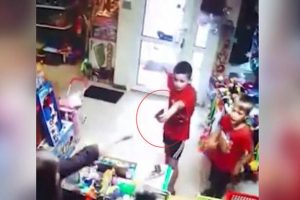 2 &ccedil;ocuk oyuncak silahla soygun yapmaya kalktı
