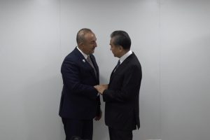&Ccedil;avuşoğlu, &Ccedil;in Dışişleri Bakanı Wang Yi ile g&ouml;r&uuml;şt&uuml;