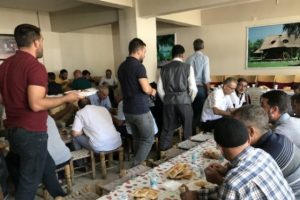 Cenaze sahiplerini mağdur eden taziye yemeği geleneği