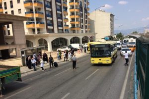 Bursa'da otob&uuml;s arızası trafiği fel&ccedil; etti! (&Ouml;ZEL HABER)