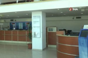Banka personelini su tabancasıyla tehdit etti