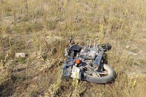 TIR'ın &ccedil;arptığı motosikletteki &ccedil;ocuklardan biri &ouml;ld&uuml;, diğeri yaralı