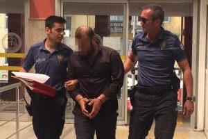 Polisin 'dur' ihtarına uymadı, trafiği birbirine kattı