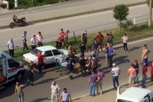 Otomobilin &ccedil;arptığı yaşlı kadın hayatını kaybetti
