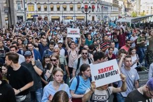 Rusya'da se&ccedil;im protestosu s&uuml;r&uuml;yor: 60'dan fazla kişi tutuklandı