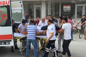 Bursa'da yolun karşısına ge&ccedil;mek isteyen yaşlı adama otomobil &ccedil;arptı