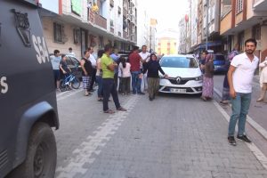 Kız &ccedil;ocuğuna taciz iddiası mahalleliyi ayağa kaldırdı