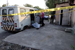 20 yıldır yaşadığı minib&uuml;ste &ouml;l&uuml; bulundu