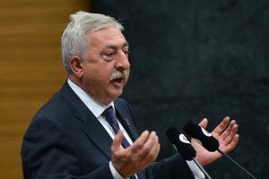 Paland&ouml;ken: Depozito uygulaması plastik atık ithalatını azaltır