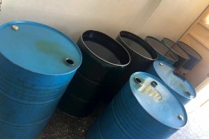 Depodan 2 bin 300 litre ka&ccedil;ak akaryakıt &ccedil;ıktı