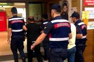 Bursa'da silah ka&ccedil;ak&ccedil;ısı otomatik tabancayla yakalandı