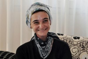 Gırtlağı alınan annenin sessiz &ccedil;ığlığına destek
