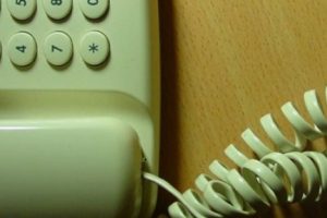 Tutuklu ve h&uuml;k&uuml;ml&uuml;ler i&ccedil;in 'telefon' d&uuml;zenlemesi